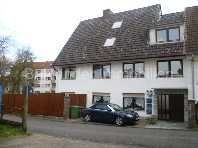 Gepflegtes 3-Familienhaus mit Garten und Garage in ruhiger Lage