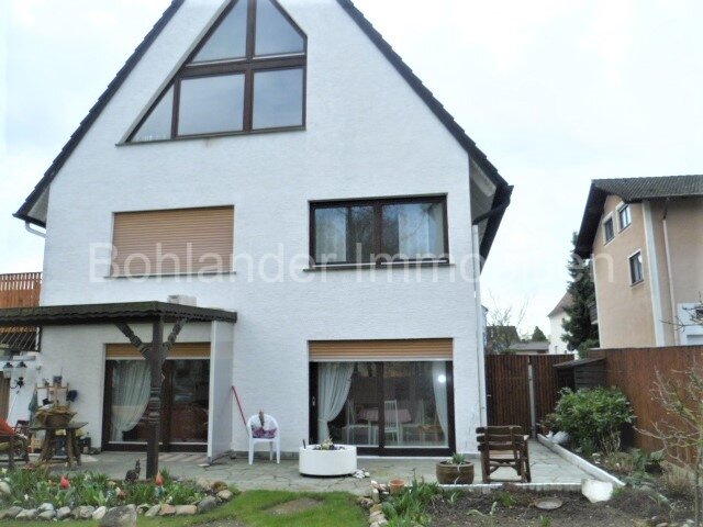 Gepflegtes 3-Familienhaus mit Garten und Garage in ruhiger Lage