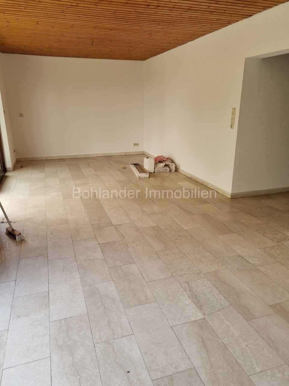 Gepflegtes 3-Familienhaus mit Garten und Garage in ruhiger Lage