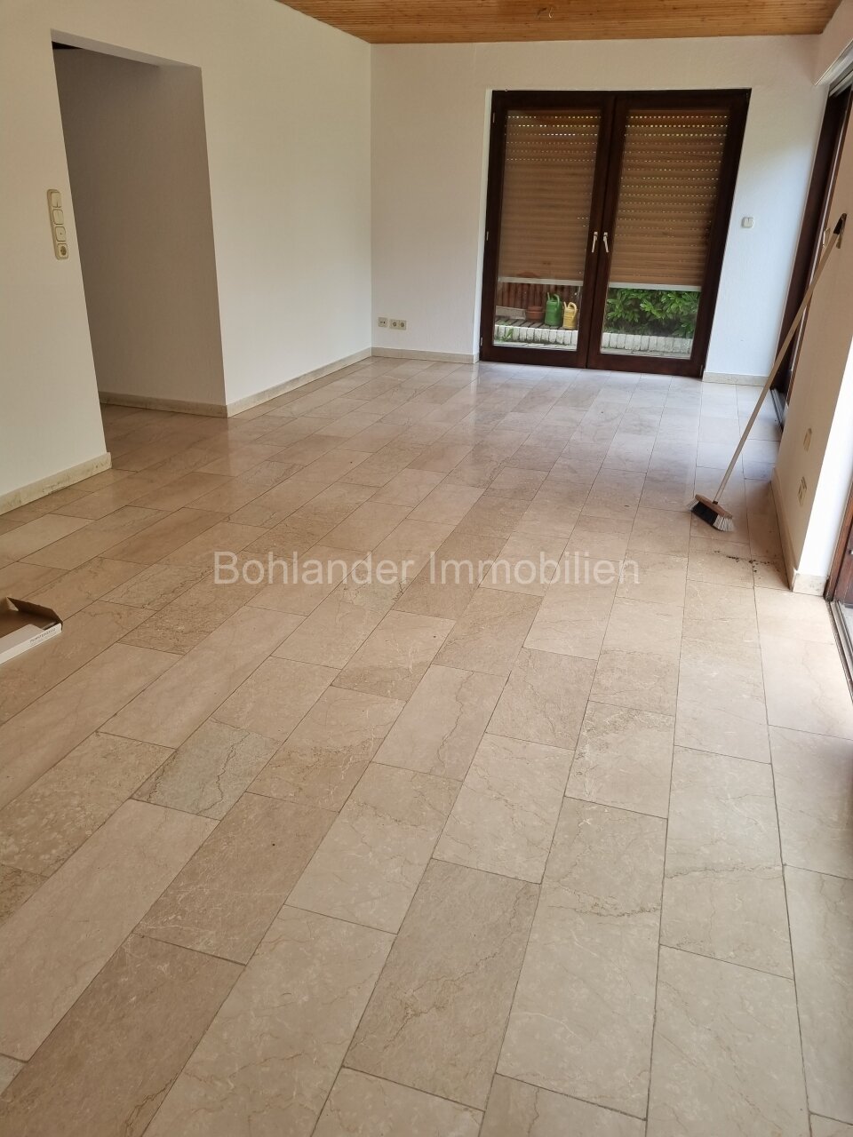 Gepflegtes 3-Familienhaus mit Garten und Garage in ruhiger Lage