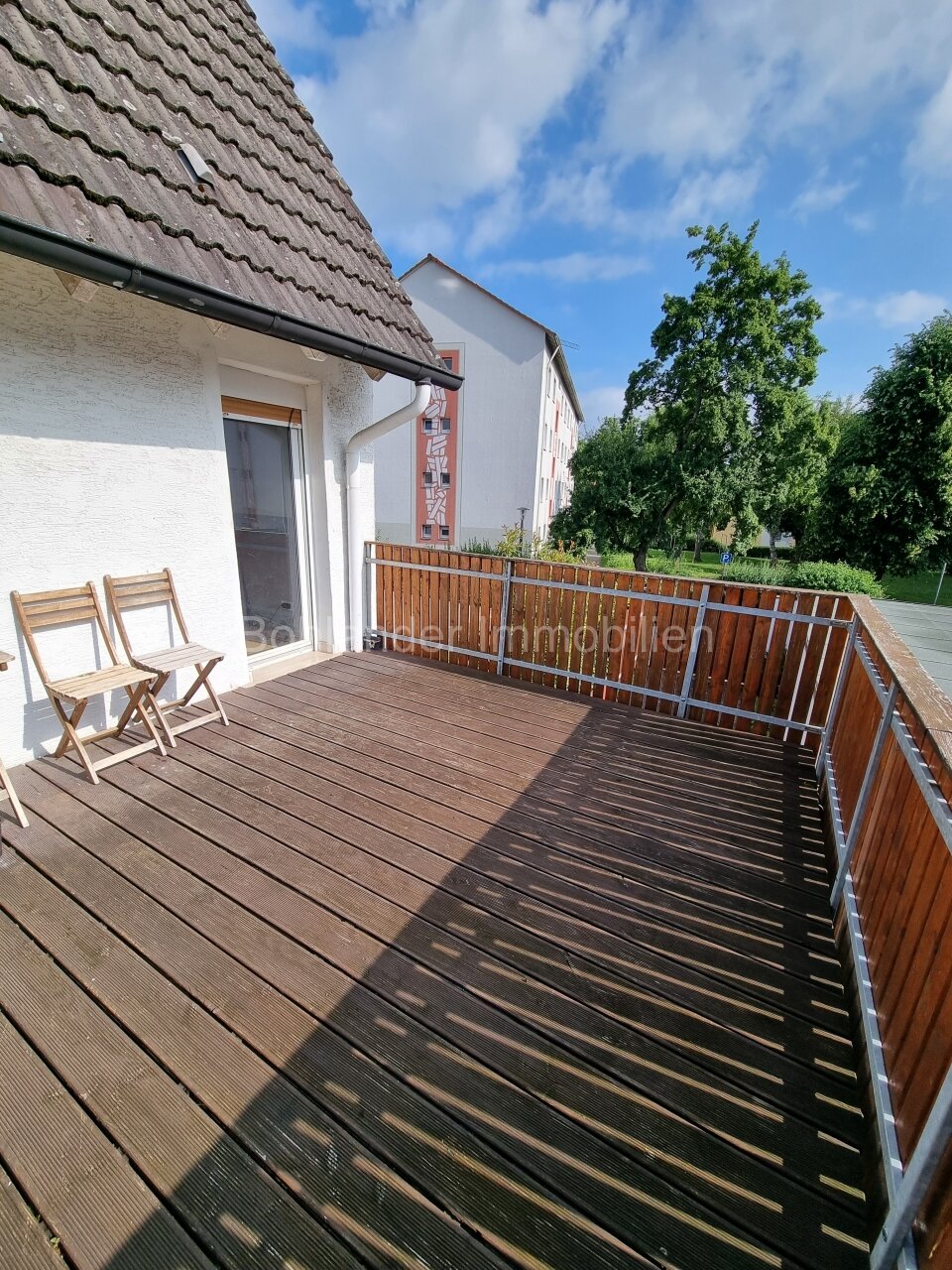 Gepflegtes 3-Familienhaus mit Garten und Garage in ruhiger Lage