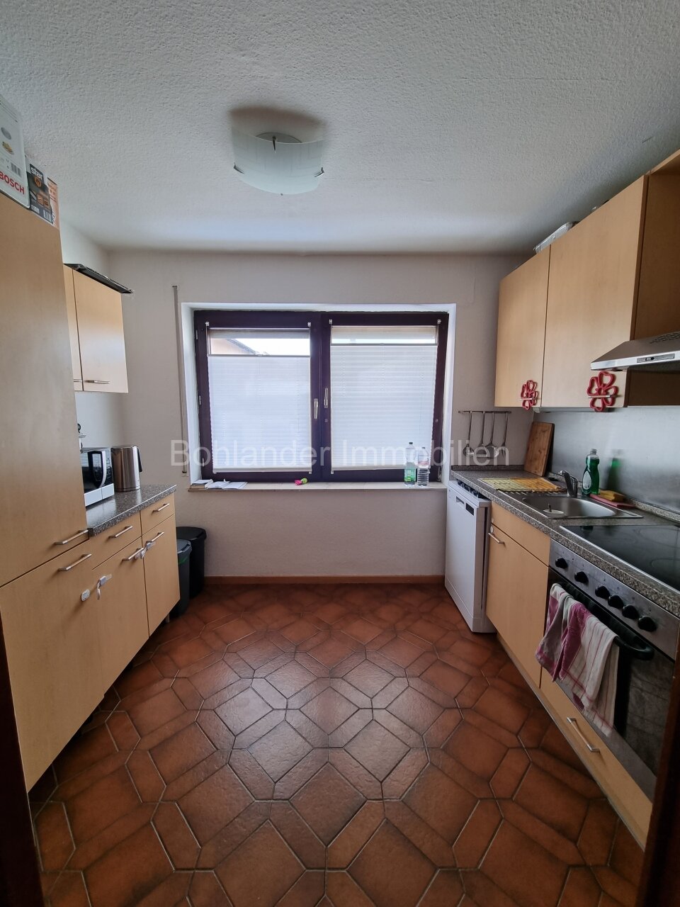 Gepflegtes 3-Familienhaus mit Garten und Garage in ruhiger Lage