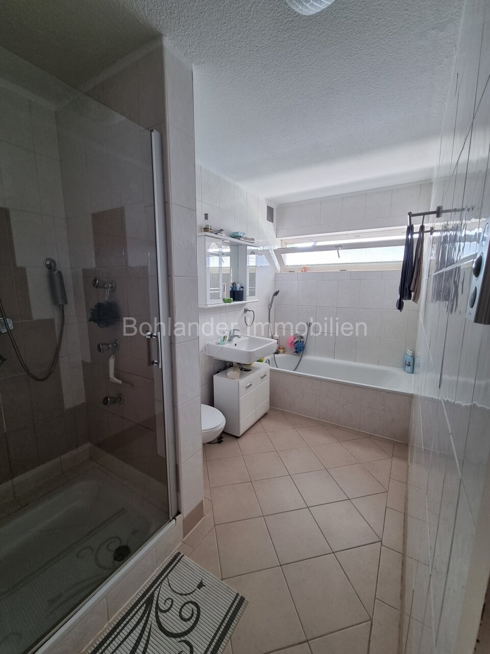 Gepflegtes 3-Familienhaus mit Garten und Garage in ruhiger Lage