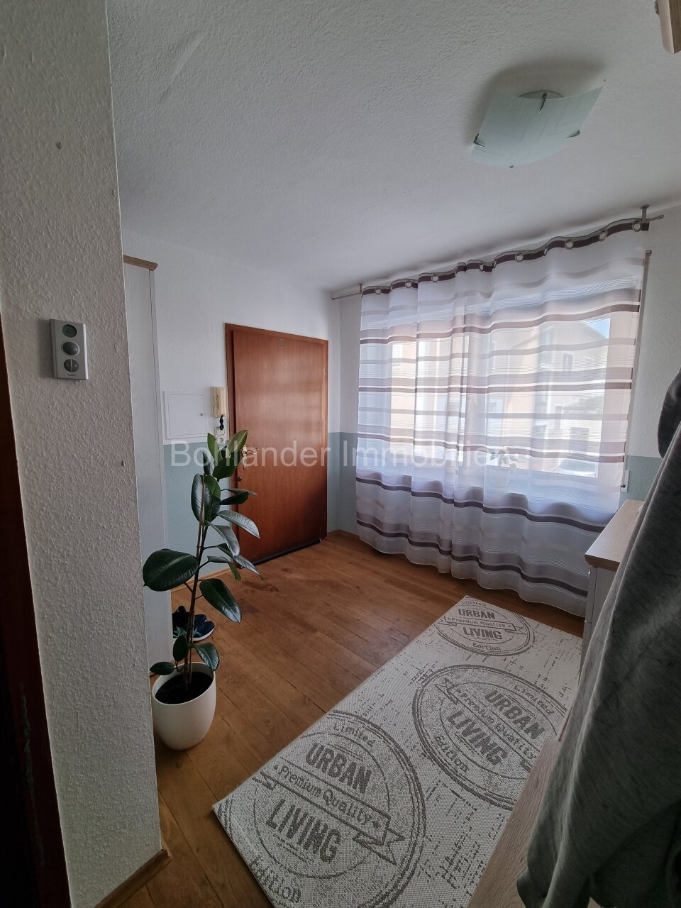 Gepflegtes 3-Familienhaus mit Garten und Garage in ruhiger Lage