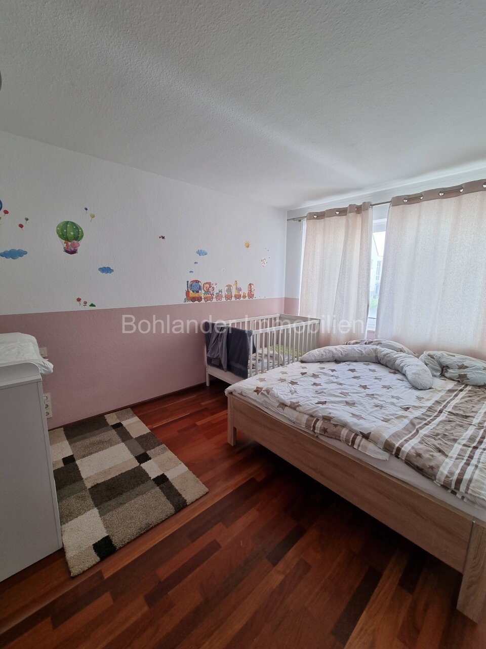 Gepflegtes 3-Familienhaus mit Garten und Garage in ruhiger Lage