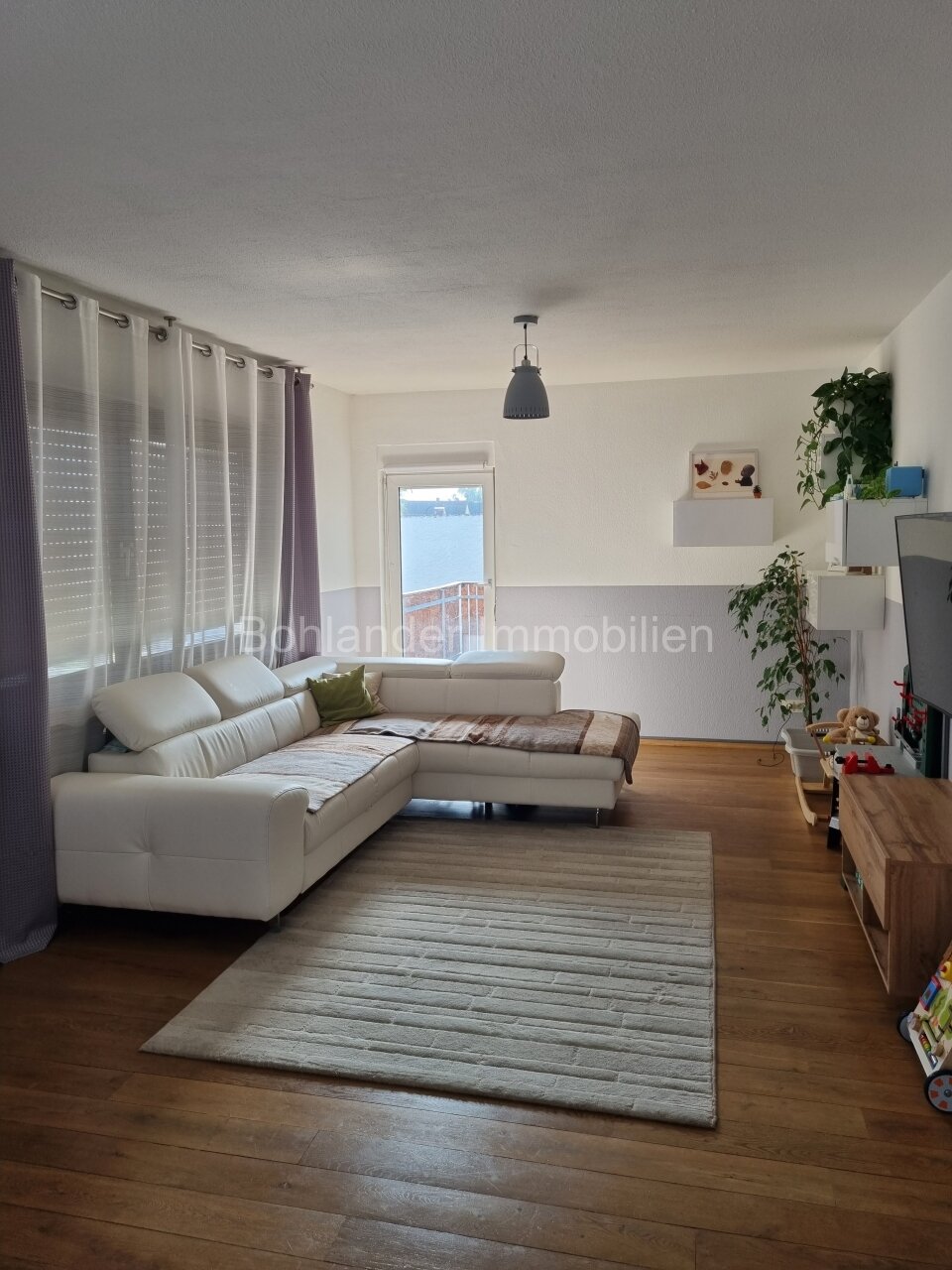 Gepflegtes 3-Familienhaus mit Garten und Garage in ruhiger Lage