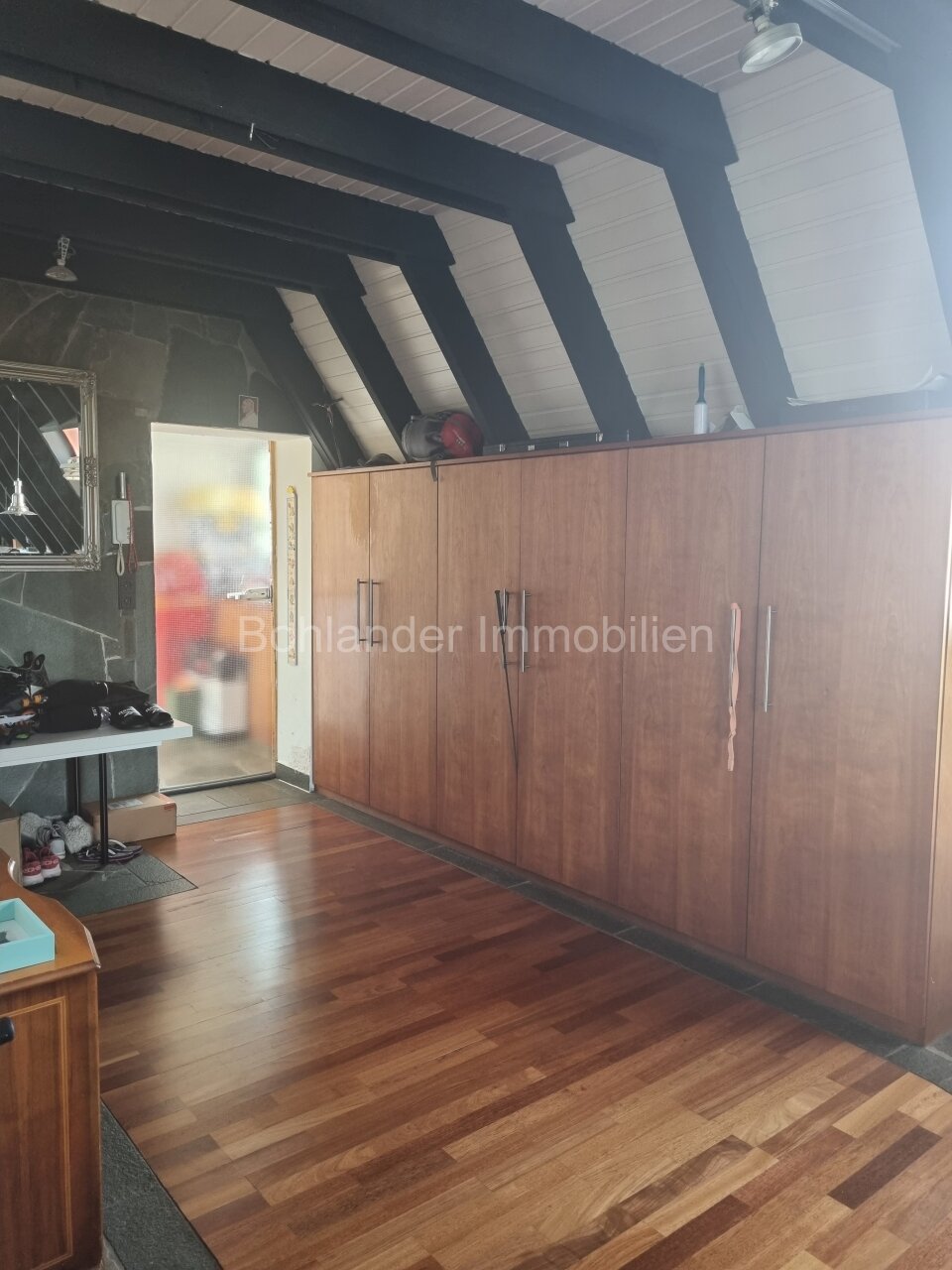 Gepflegtes 3-Familienhaus mit Garten und Garage in ruhiger Lage