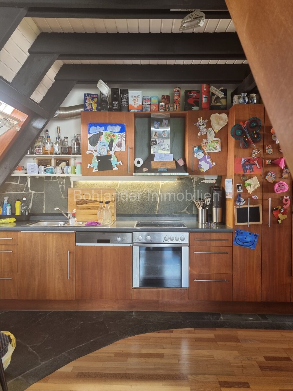 Gepflegtes 3-Familienhaus mit Garten und Garage in ruhiger Lage