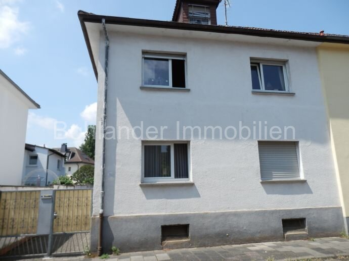 Doppelhaushälfte mit Nebengebäude und Garage in ruhiger Lage von Mühlheim