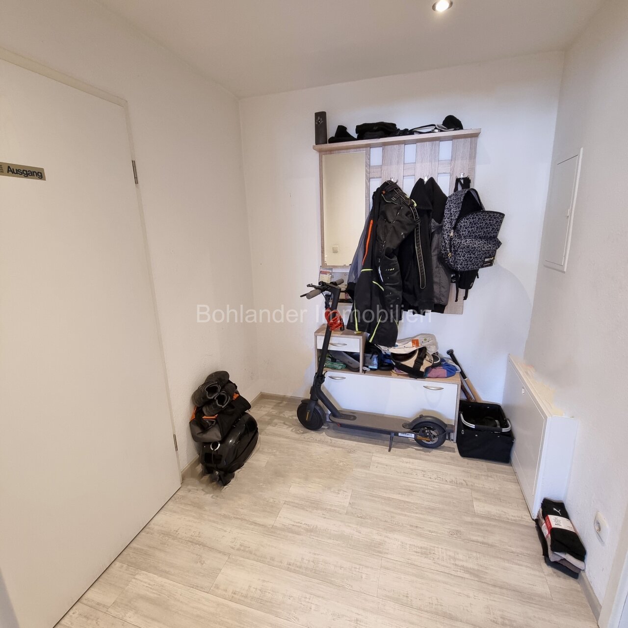 Helle 2-Zimmer-Wohnung in ruhiger Lage mit 2 Stellplätzen
