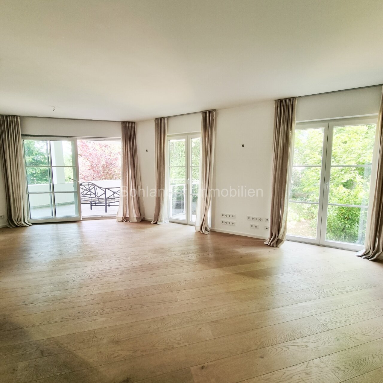 Lerchesberg, moderne Maisonette-Whg. mit 6 Zimmern und Garten