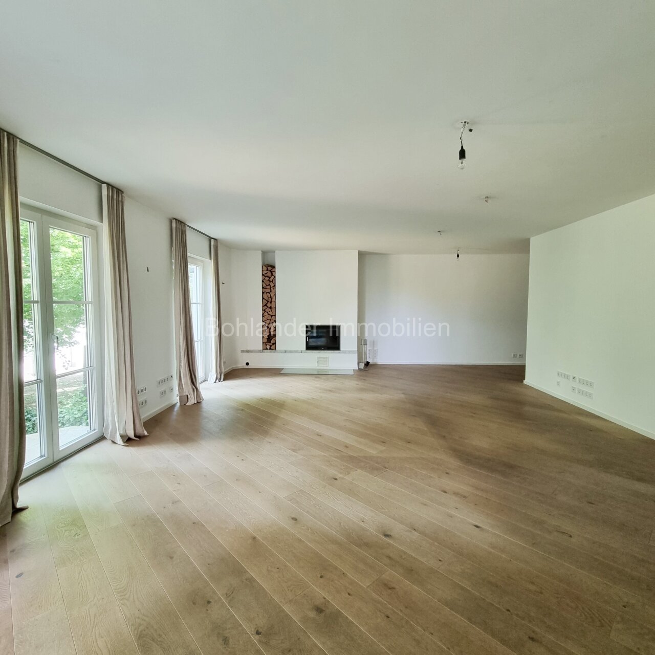 Lerchesberg, moderne Maisonette-Whg. mit 6 Zimmern und Garten