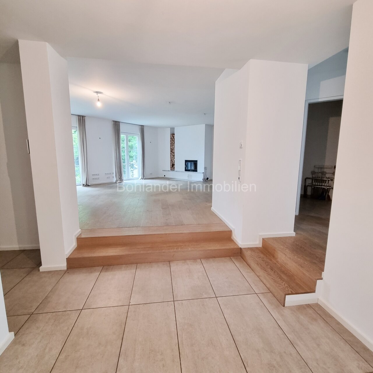 Lerchesberg, moderne Maisonette-Whg. mit 6 Zimmern und Garten