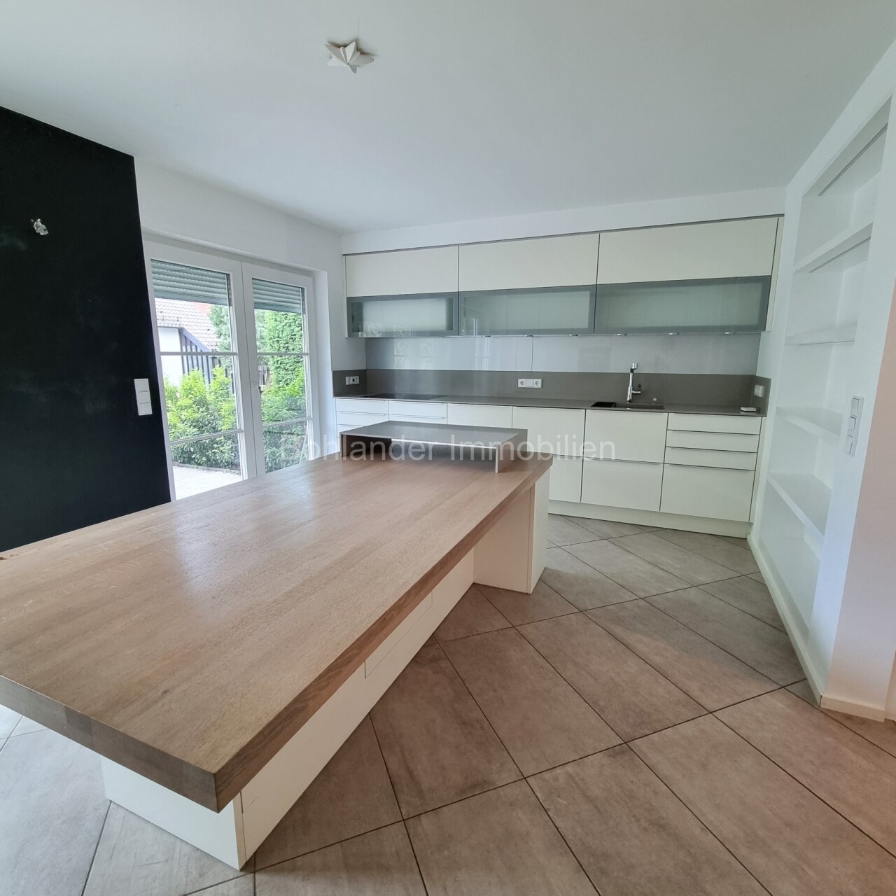 Lerchesberg, moderne Maisonette-Whg. mit 6 Zimmern und Garten