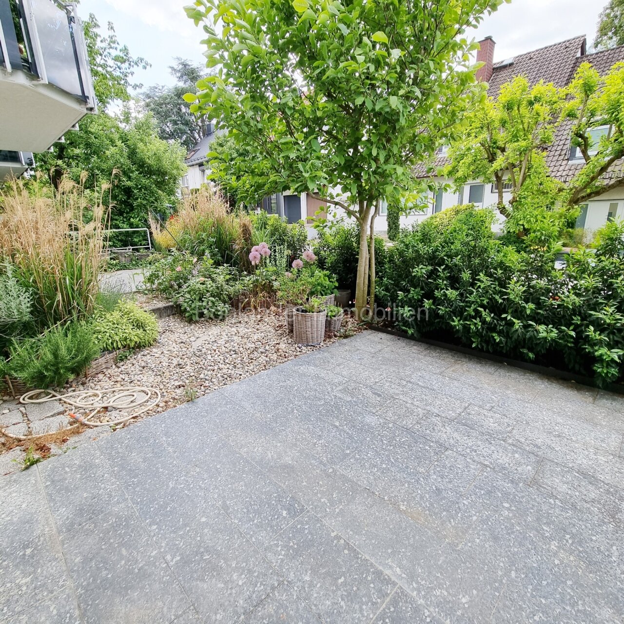 Lerchesberg, moderne Maisonette-Whg. mit 6 Zimmern und Garten