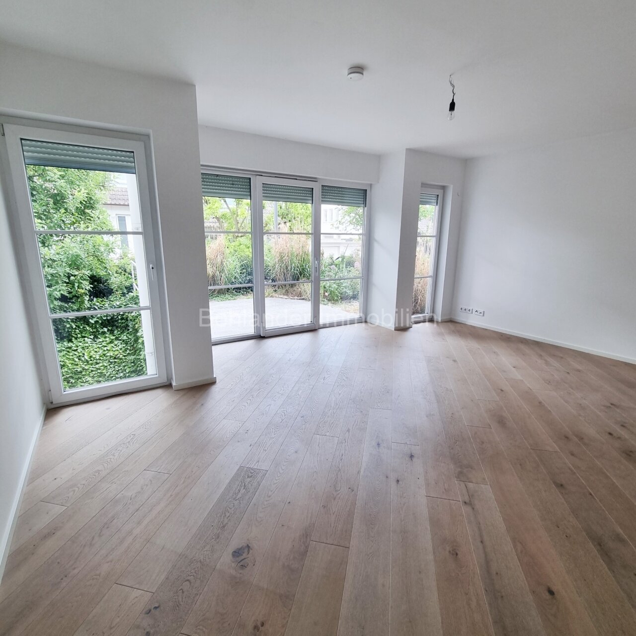 Lerchesberg, moderne Maisonette-Whg. mit 6 Zimmern und Garten