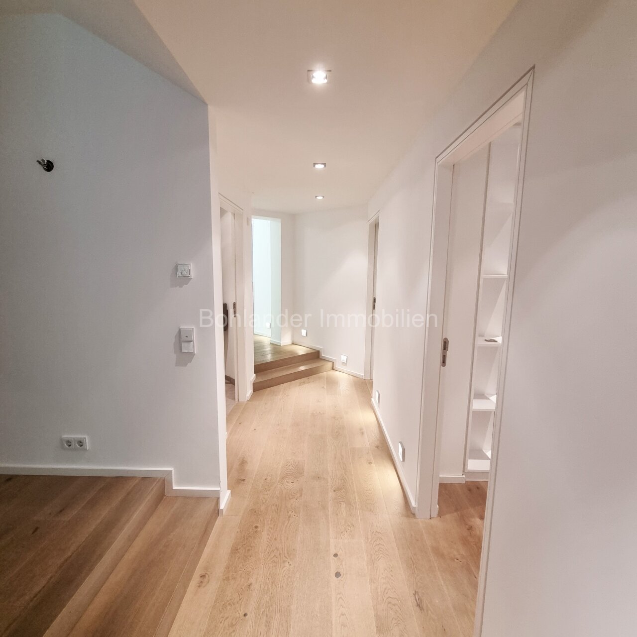 Lerchesberg, moderne Maisonette-Whg. mit 6 Zimmern und Garten