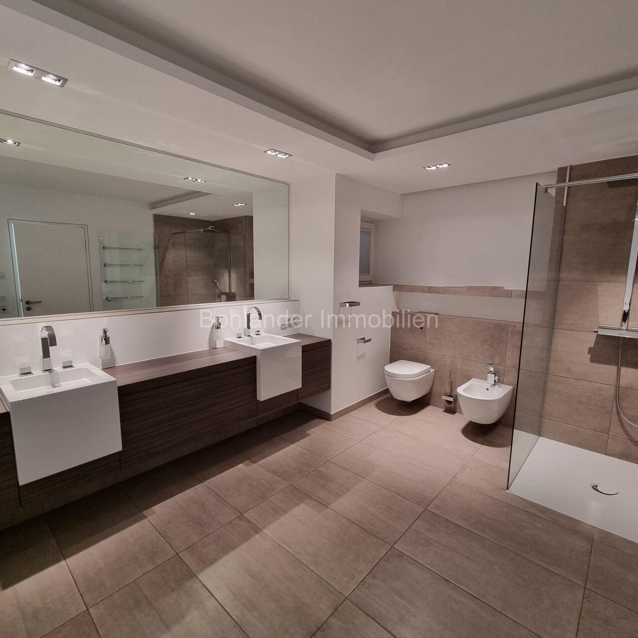 Lerchesberg, moderne Maisonette-Whg. mit 6 Zimmern und Garten