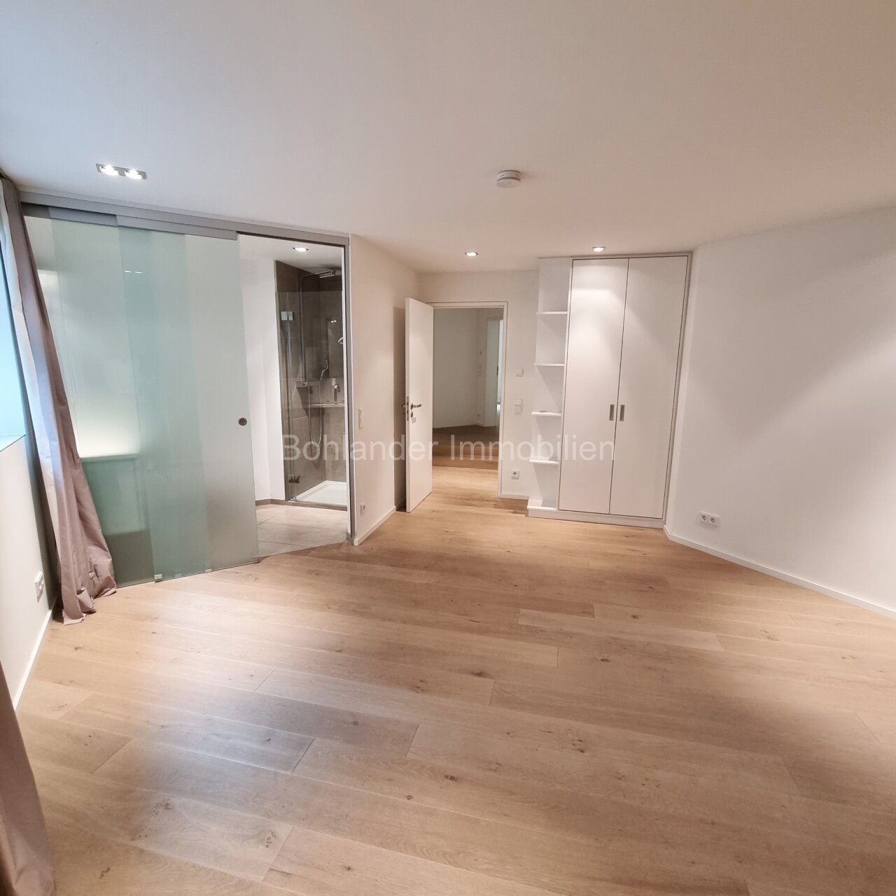 Lerchesberg, moderne Maisonette-Whg. mit 6 Zimmern und Garten