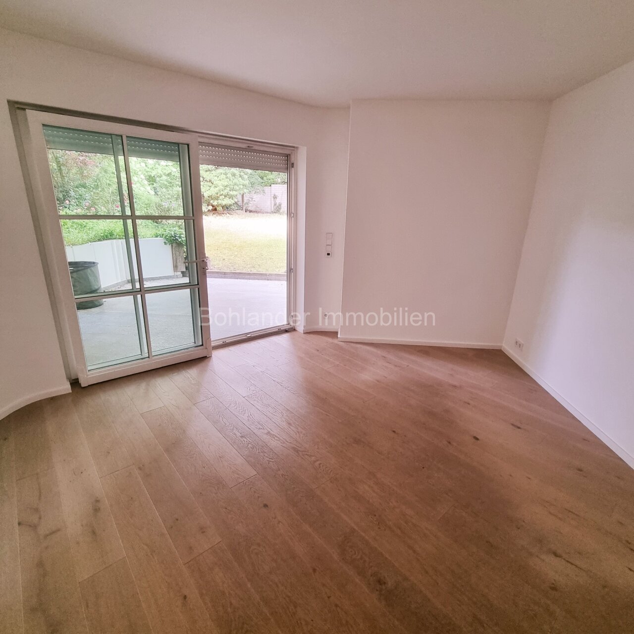 Lerchesberg, moderne Maisonette-Whg. mit 6 Zimmern und Garten