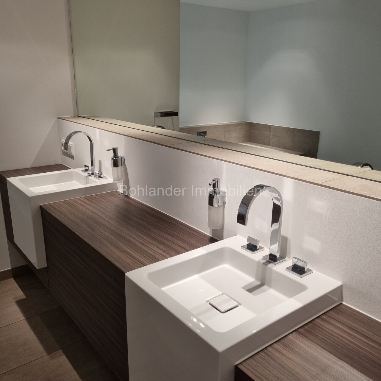 Lerchesberg, moderne Maisonette-Whg. mit 6 Zimmern und Garten