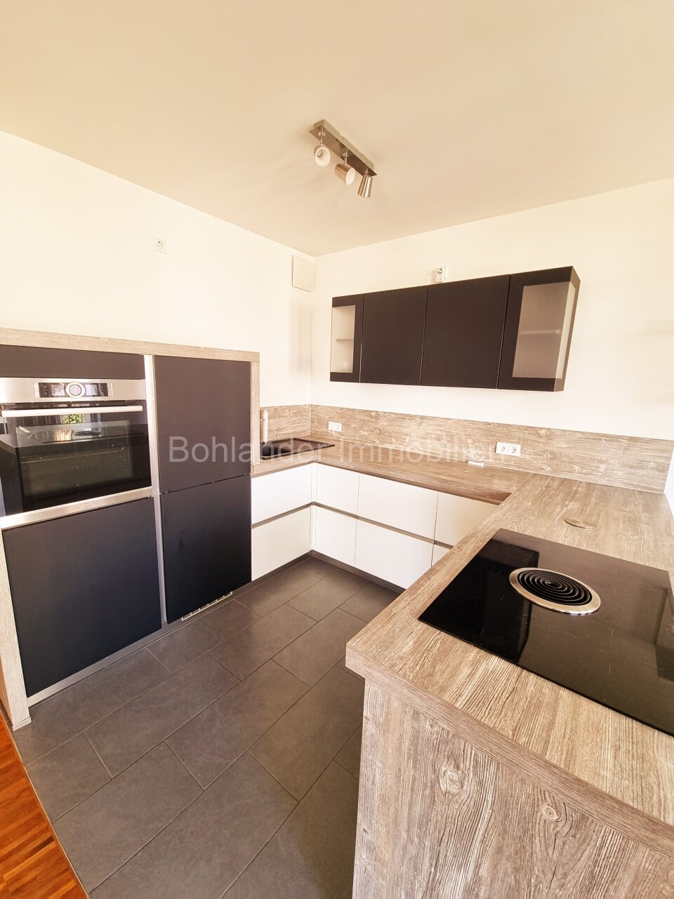 Moderne 4-Zimmer-Whg. mit Küche und TG Stellplatz "Im Galluspark"