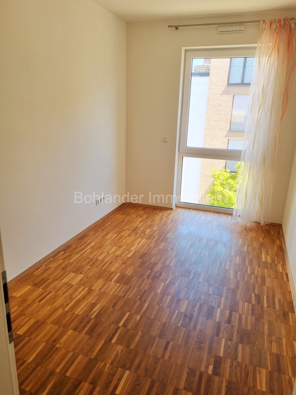 Moderne 4-Zimmer-Whg. mit Küche und TG Stellplatz "Im Galluspark"
