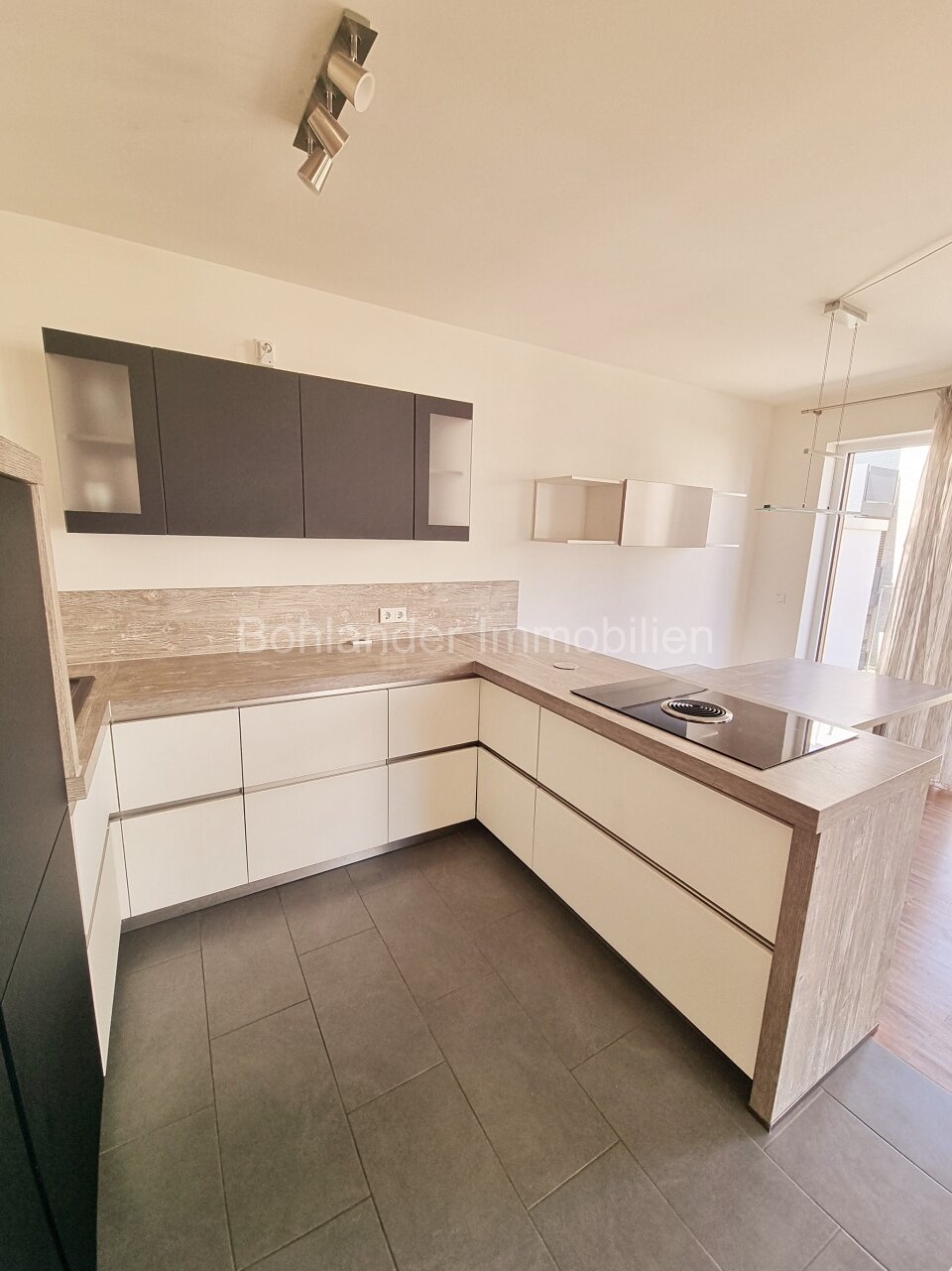 Moderne 4-Zimmer-Whg. mit Küche und TG Stellplatz "Im Galluspark"