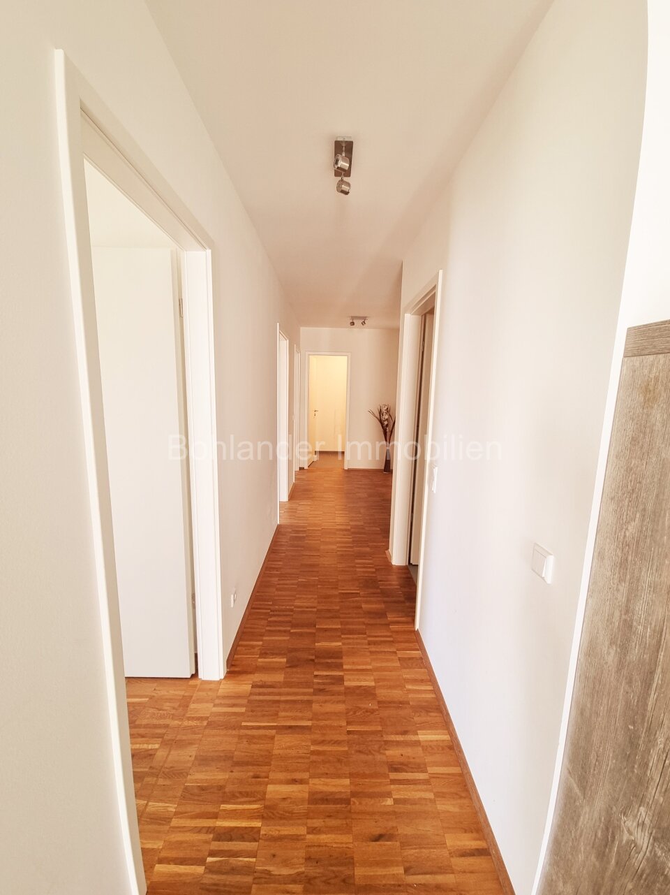 Moderne 4-Zimmer-Whg. mit Küche und TG Stellplatz "Im Galluspark"