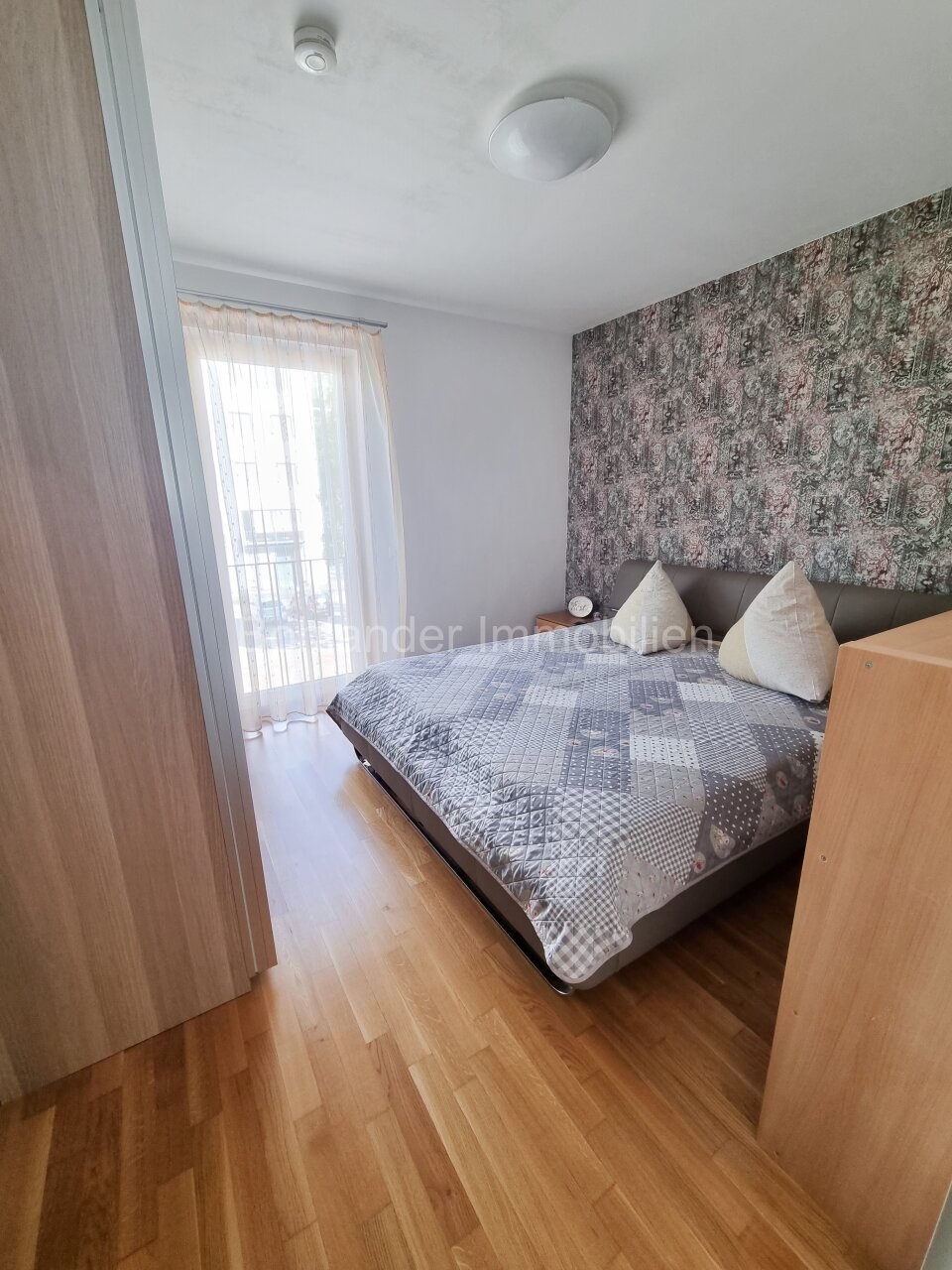 Moderne 3-Zimmer-Wohnung mit großem Sonnenbalkon inklusive Tiefgaragenplatz und Einbauküche