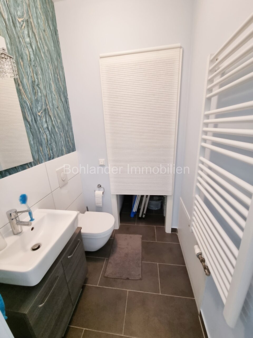 Moderne 3-Zimmer-Wohnung mit großem Sonnenbalkon inklusive Tiefgaragenplatz und Einbauküche