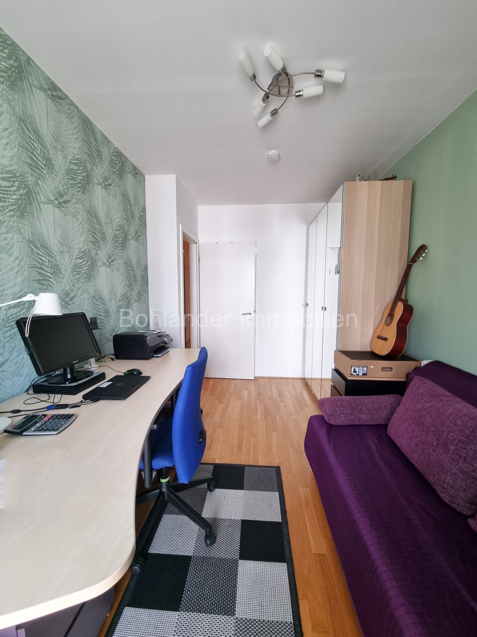 Moderne 3-Zimmer-Wohnung mit großem Sonnenbalkon inklusive Tiefgaragenplatz und Einbauküche