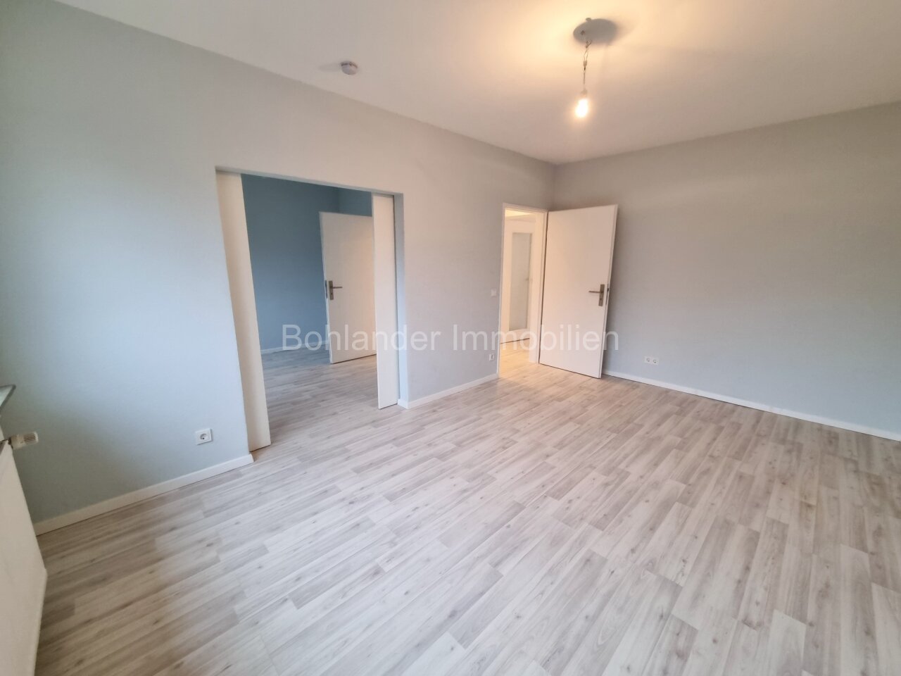 Sanierte 3-Zimmer-Wohnung in ruhiger Sackgassenlage mit separater Einzelgarage