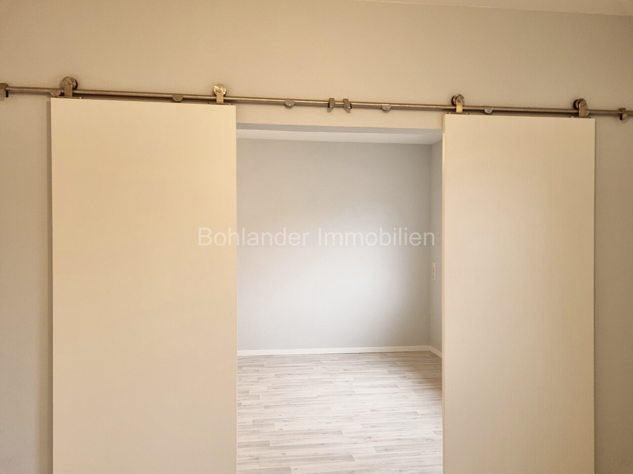 Sanierte 3-Zimmer-Wohnung in ruhiger Sackgassenlage mit separater Einzelgarage