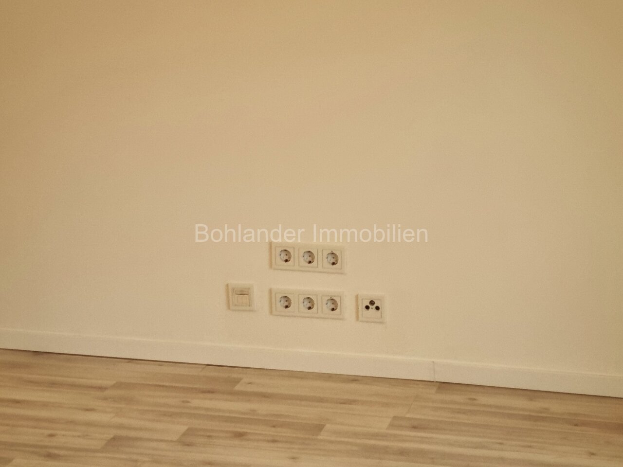 Sanierte 3-Zimmer-Wohnung in ruhiger Sackgassenlage mit separater Einzelgarage