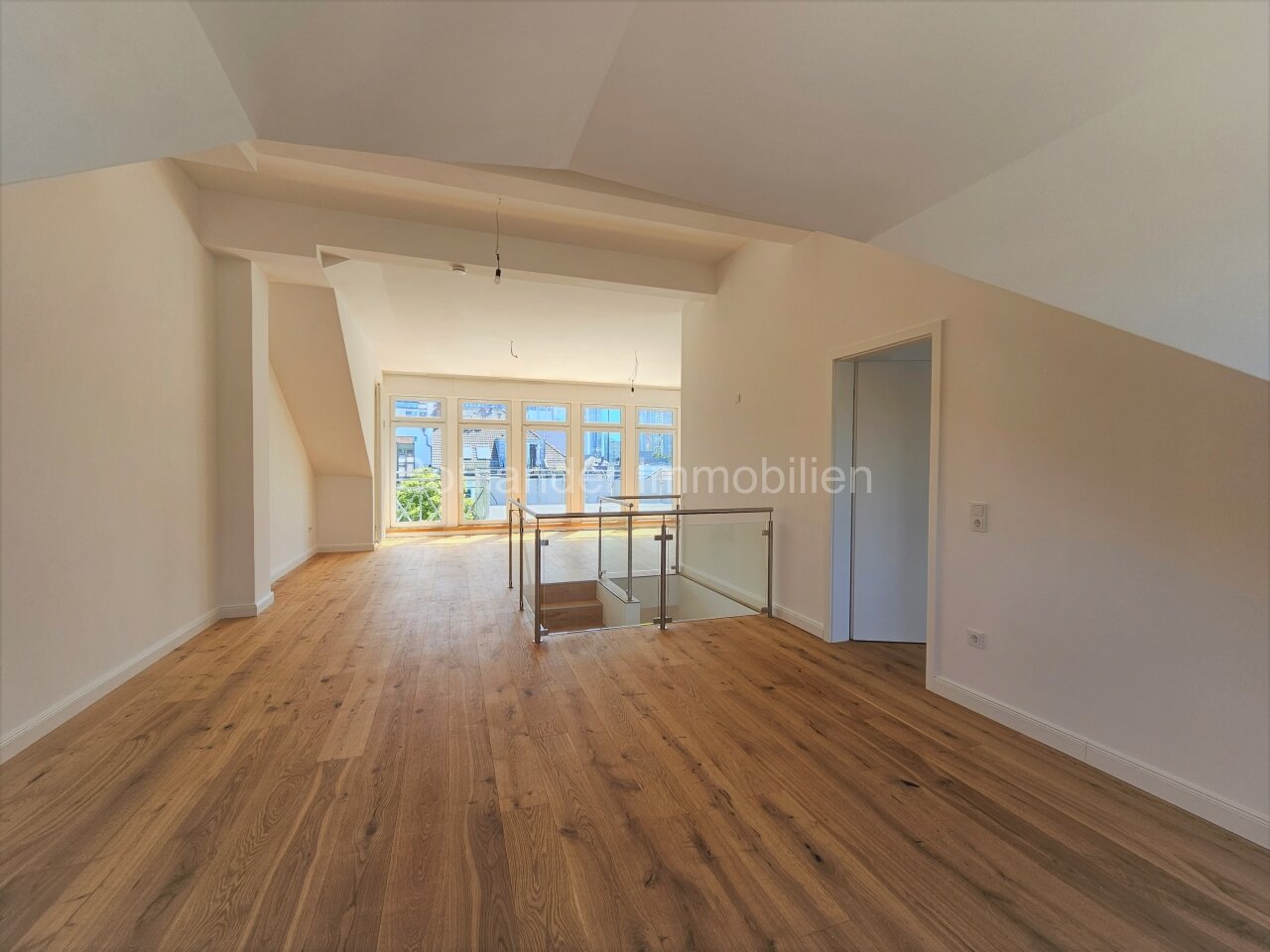 Sanierte Maisonette-Wohnung mit 2 Terrassen und Skylineblick