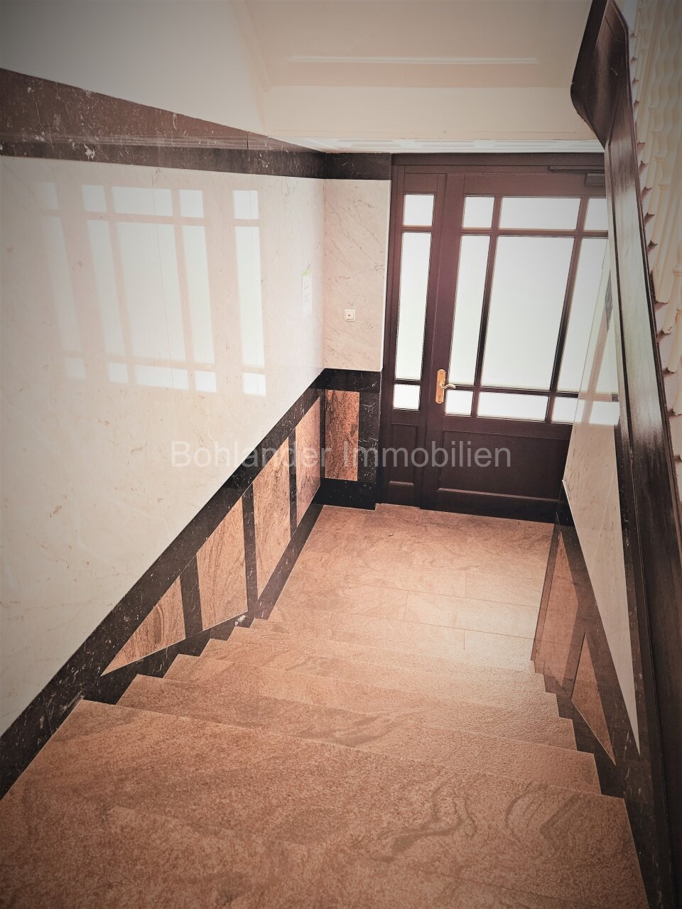 Sanierte Maisonette-Wohnung mit 2 Terrassen und Skylineblick