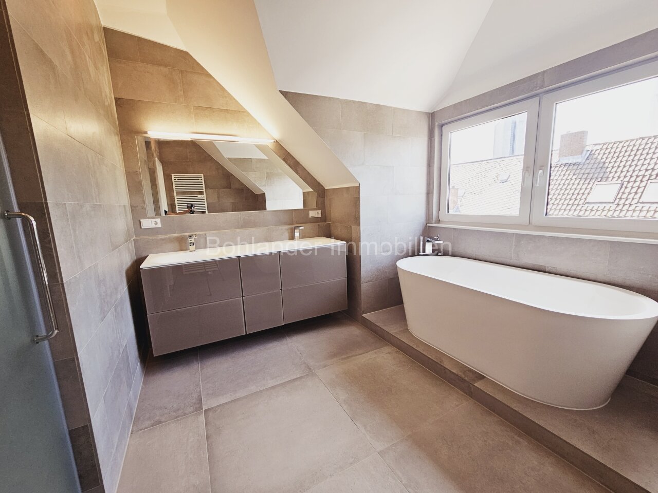 Sanierte Maisonette-Wohnung mit 2 Terrassen und Skylineblick