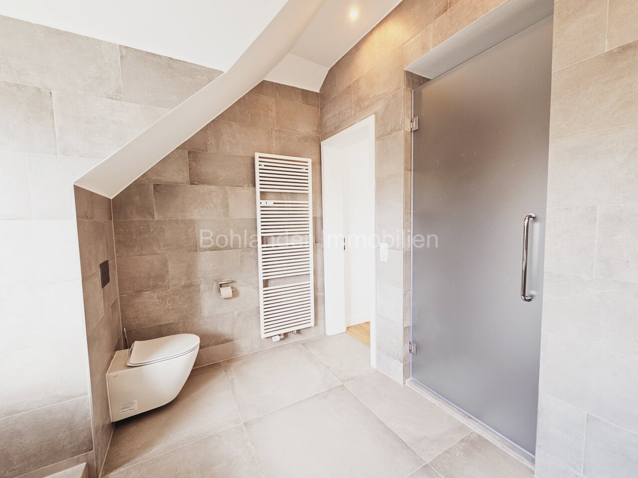 Sanierte Maisonette-Wohnung mit 2 Terrassen und Skylineblick