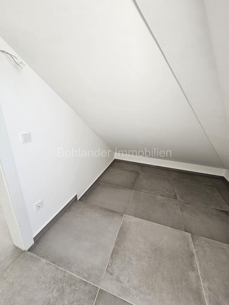 Sanierte Maisonette-Wohnung mit 2 Terrassen und Skylineblick