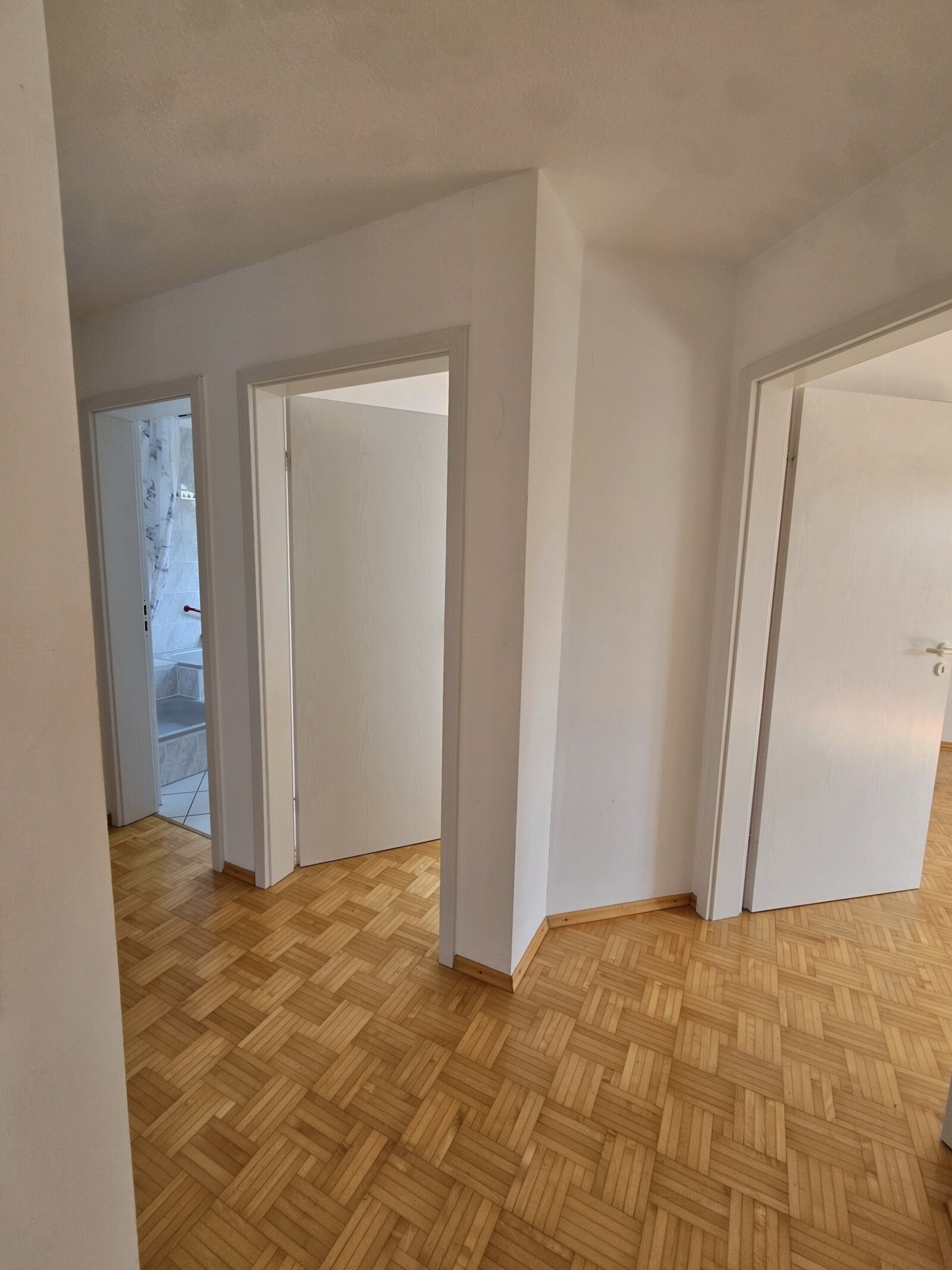 Maisonettewohnung mit 3,5 Zimmern, Balkon, inkl. Garage und Außenstellplatz