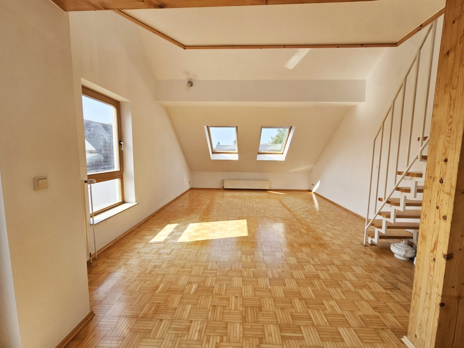 Maisonettewohnung mit 3,5 Zimmern, Balkon, inkl. Garage und Außenstellplatz