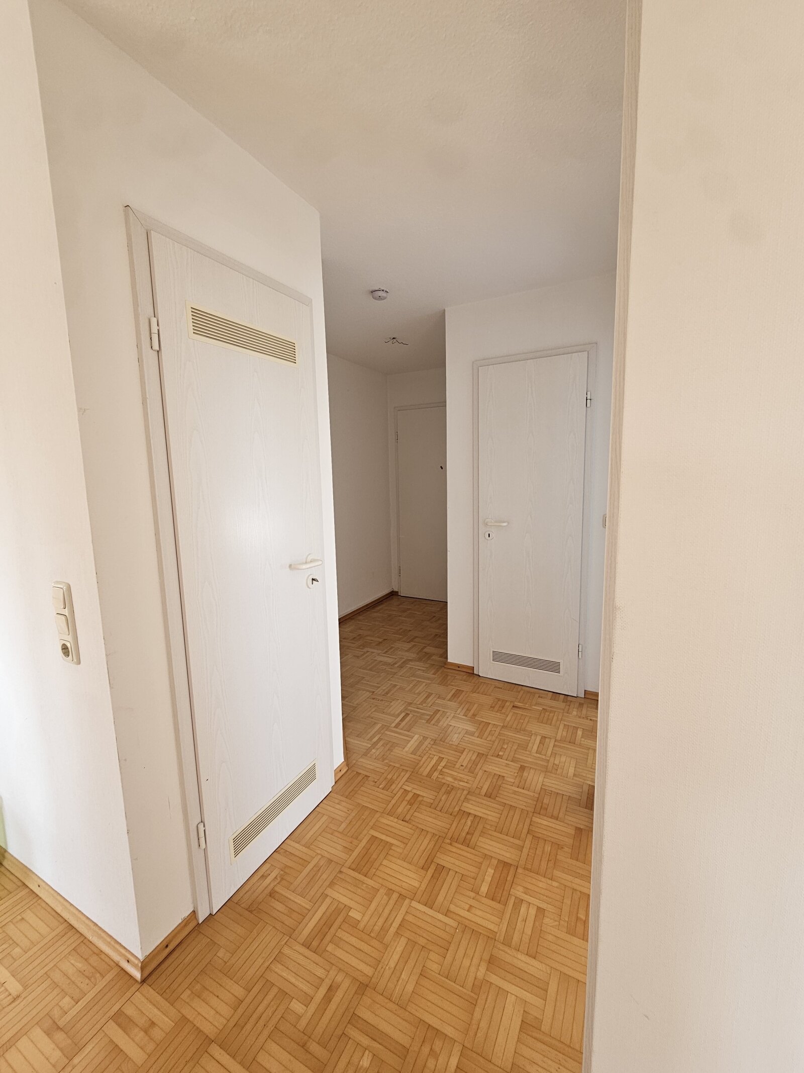 Maisonettewohnung mit 3,5 Zimmern, Balkon, inkl. Garage und Außenstellplatz