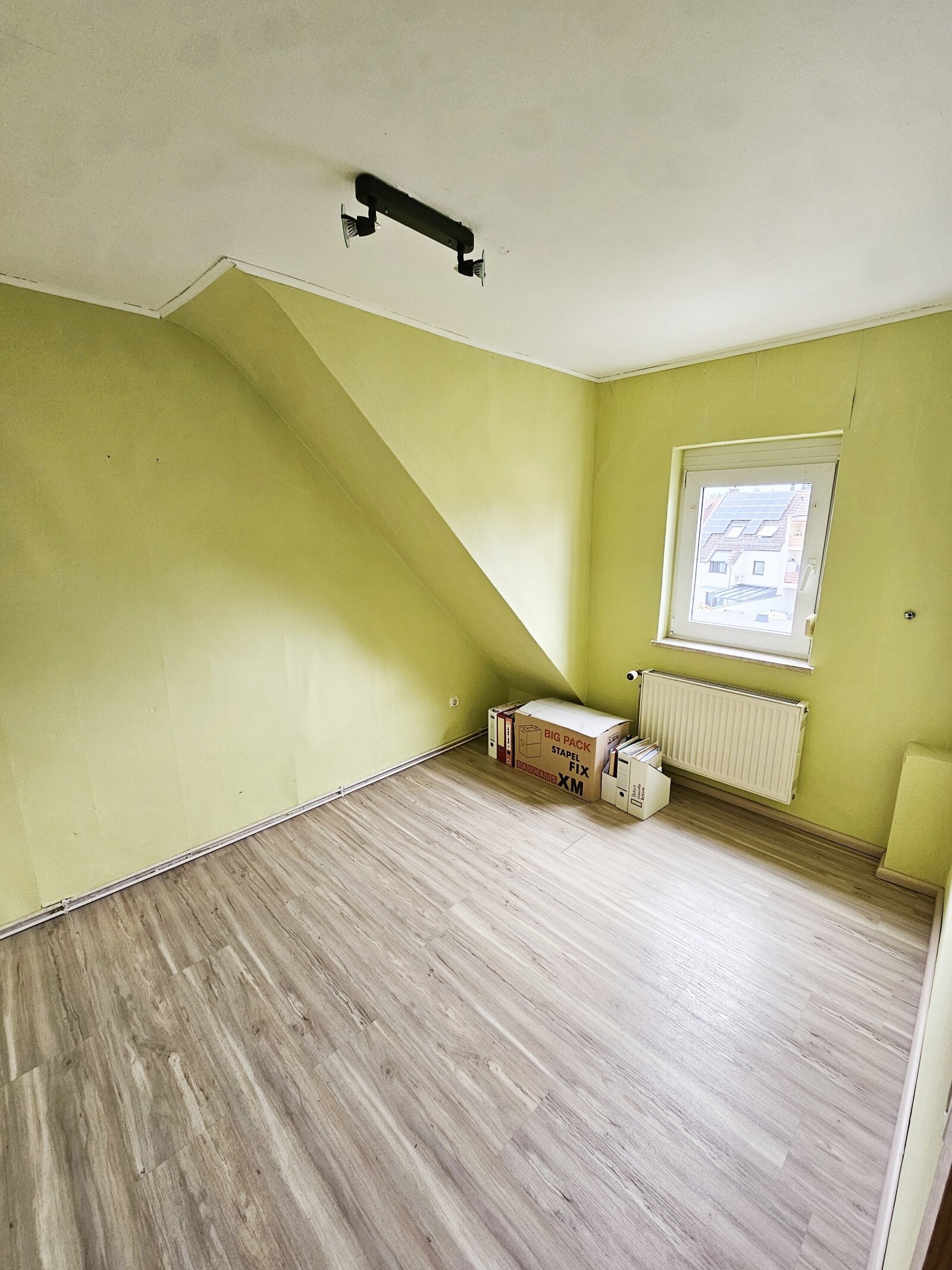 Freistehendes 1-2 Familienhaus mit schönem Garten in ruhiger Lage von Groß-Auheim