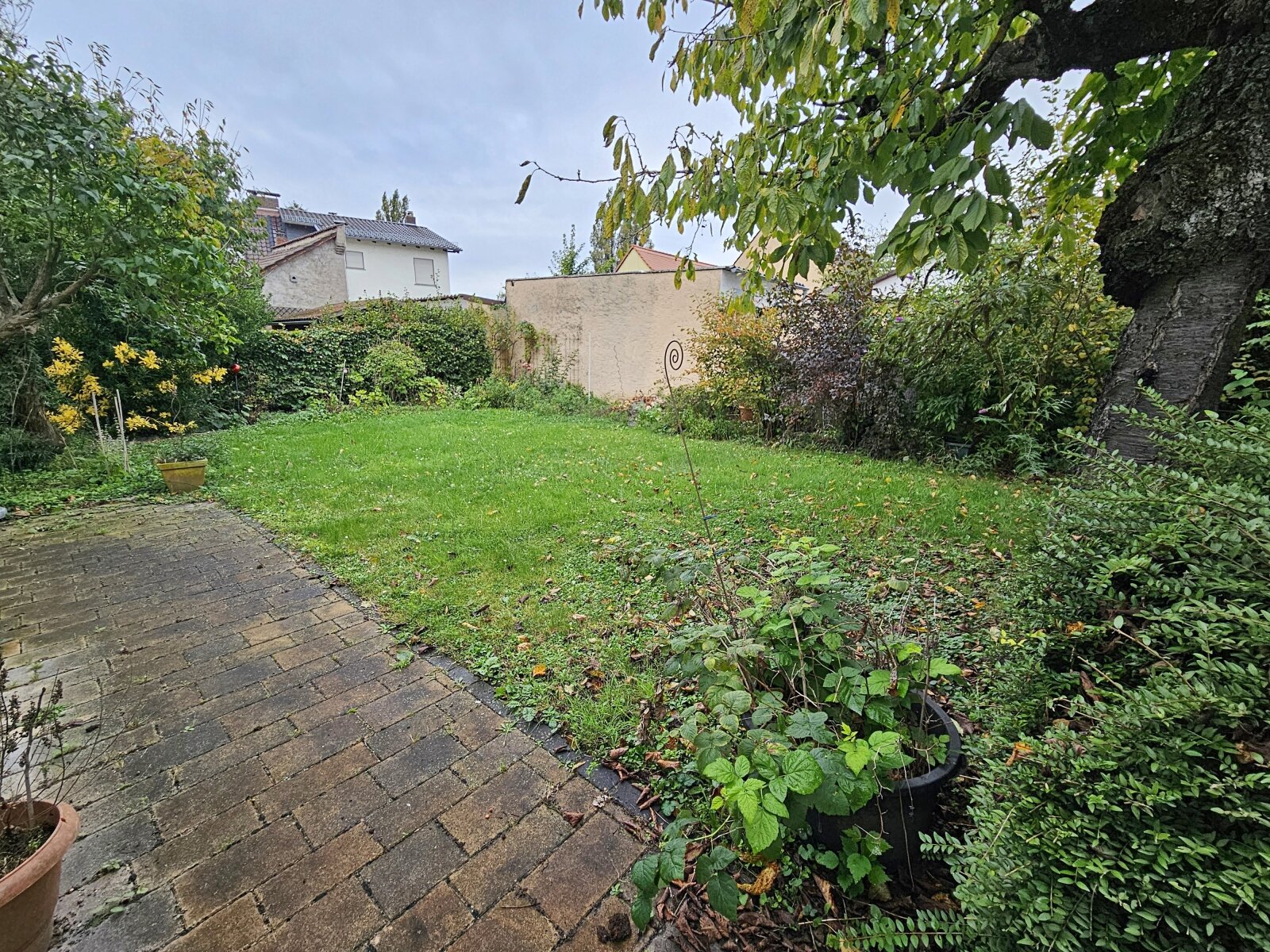 Freistehendes 1-2 Familienhaus mit schönem Garten in ruhiger Lage von Groß-Auheim