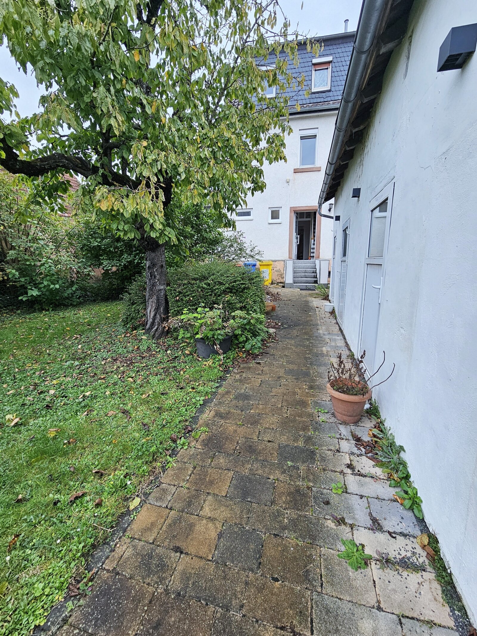 Freistehendes 1-2 Familienhaus mit schönem Garten in ruhiger Lage von Groß-Auheim