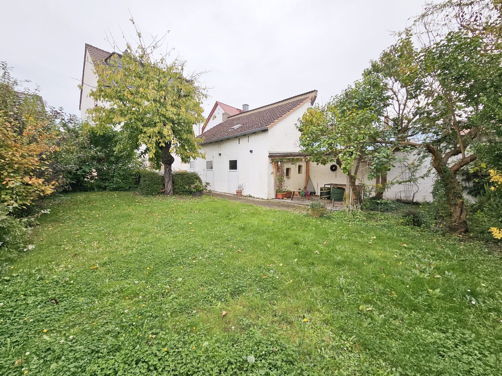 Freistehendes 1-2 Familienhaus mit schönem Garten in ruhiger Lage von Groß-Auheim