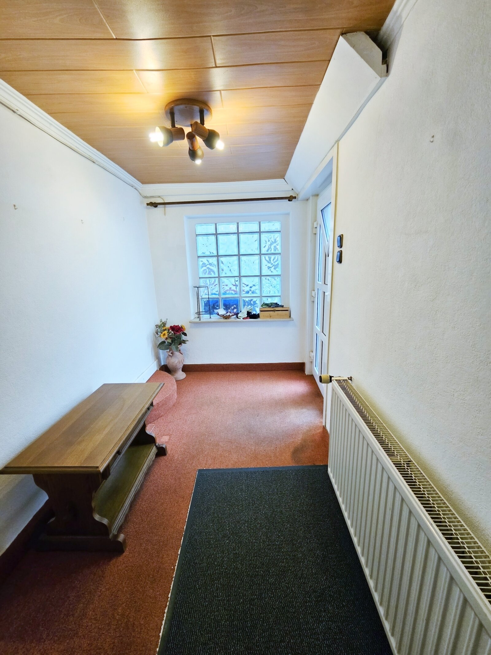 1-2 Familienhaus mit weiterer Bebauungsmöglichkeit und großem Garten