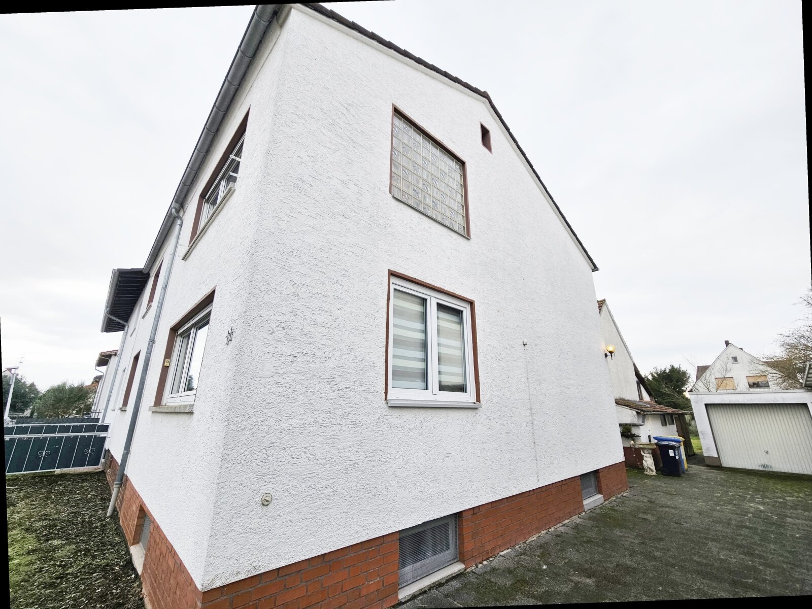1-2 Familienhaus mit weiterer Bebauungsmöglichkeit und großem Garten