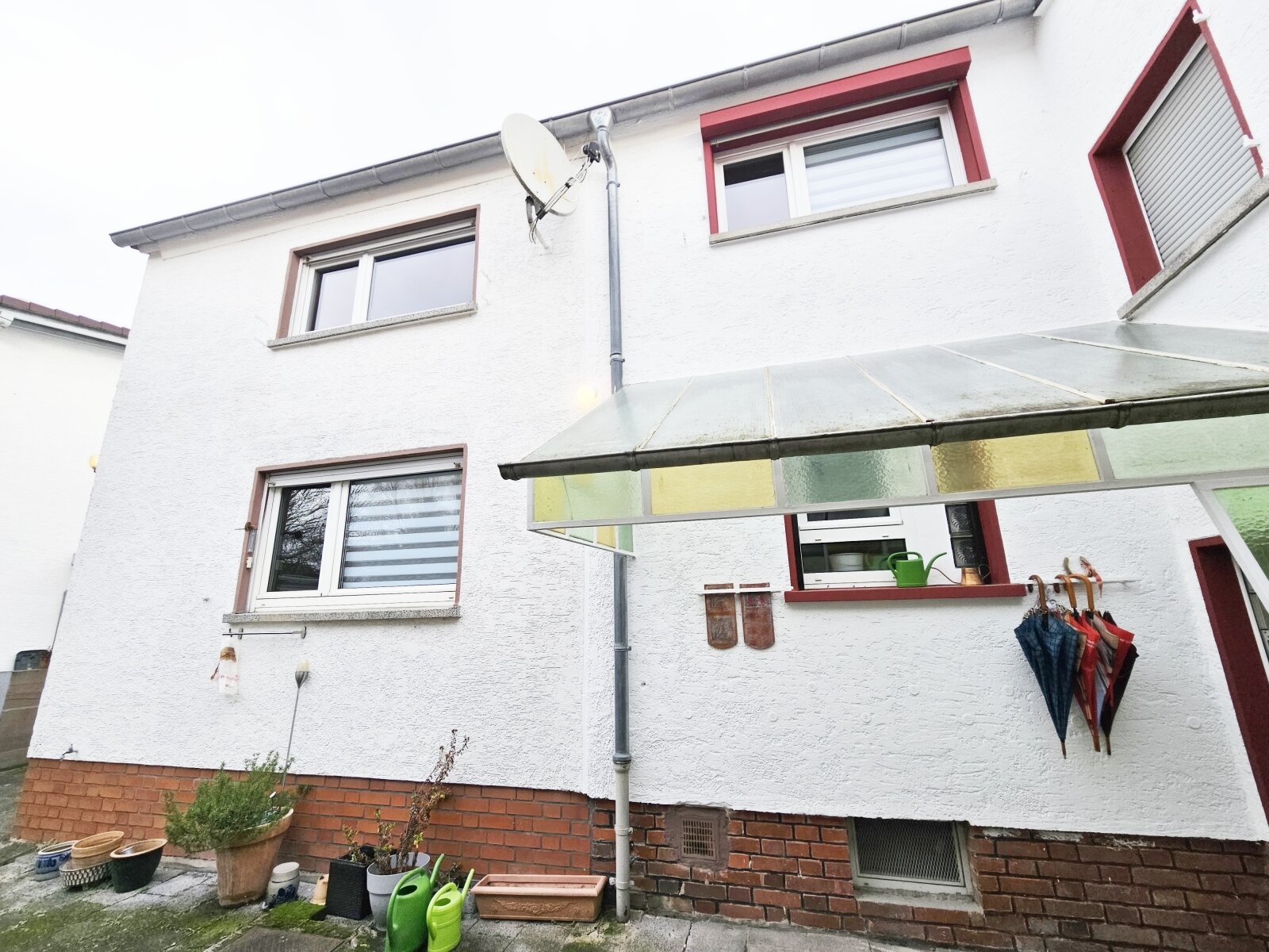 1-2 Familienhaus mit weiterer Bebauungsmöglichkeit und großem Garten